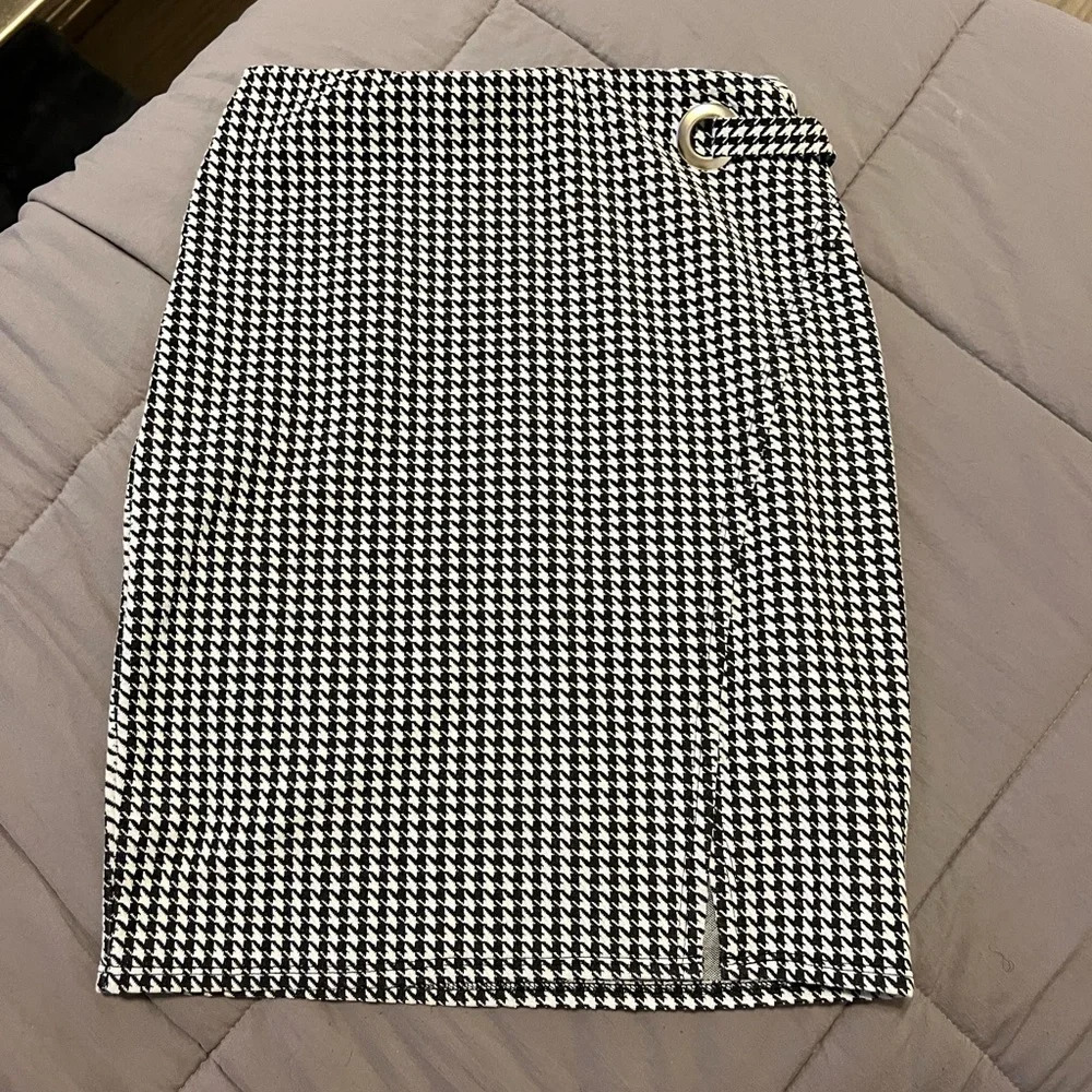Houndstooth side wrap pencil skirt
